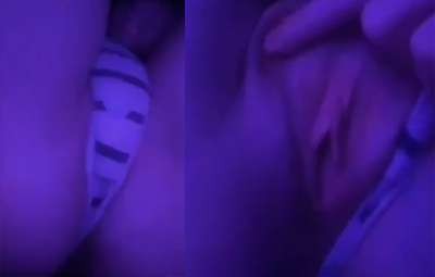 Em Muốn Đụ Mà Anh Không Có Ở Đây